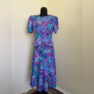 Preowned Petite Sophisticate size 8 2 PCs blouse skirt